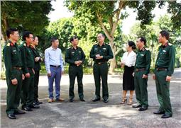 Tạp chí Quốc phòng toàn dân trao đổi ý kiến với đại biểu bạn đọc, cộng tác viên địa bàn Quân khu 1